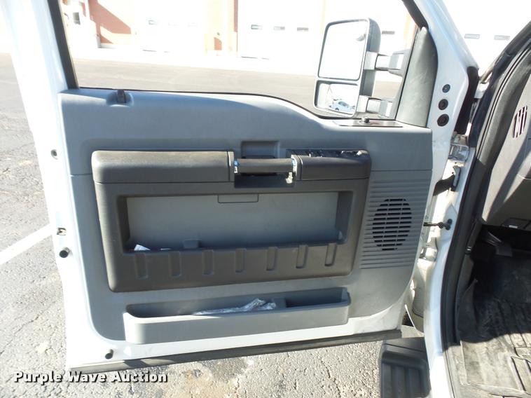 image for item AX9053 2012 Ford F350 Super Duty Crew Cab flatbed pickup truck