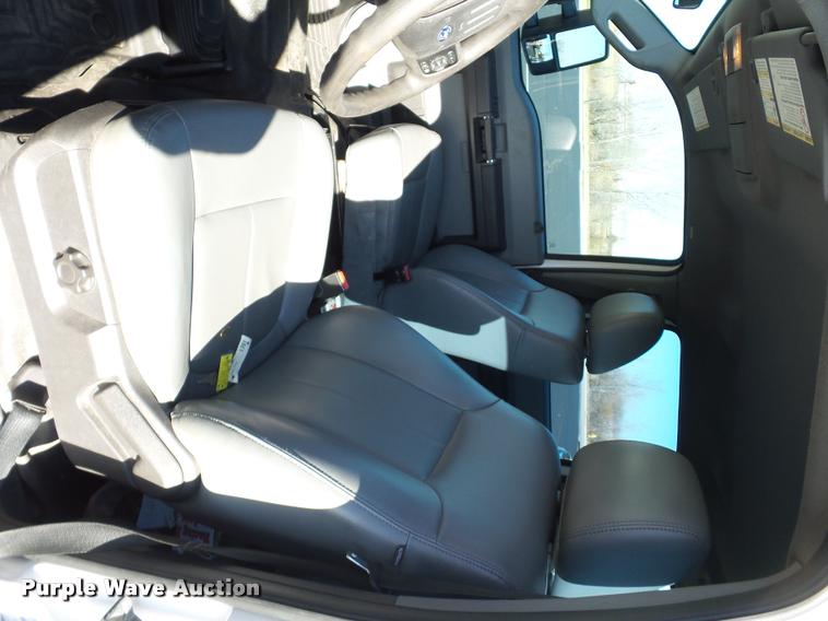 image for item AX9053 2012 Ford F350 Super Duty Crew Cab flatbed pickup truck