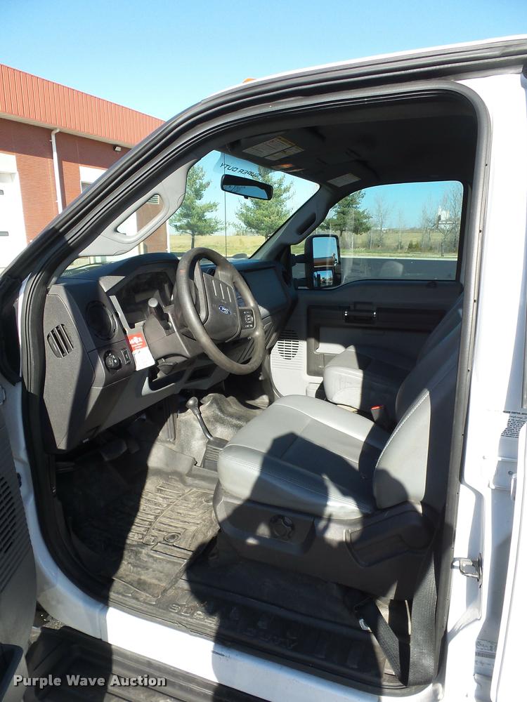 image for item AX9053 2012 Ford F350 Super Duty Crew Cab flatbed pickup truck