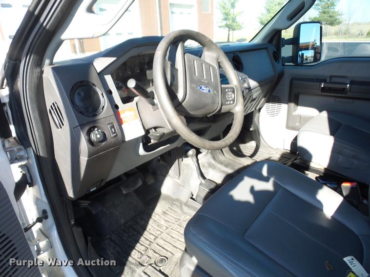 image for item AX9053 2012 Ford F350 Super Duty Crew Cab flatbed pickup truck