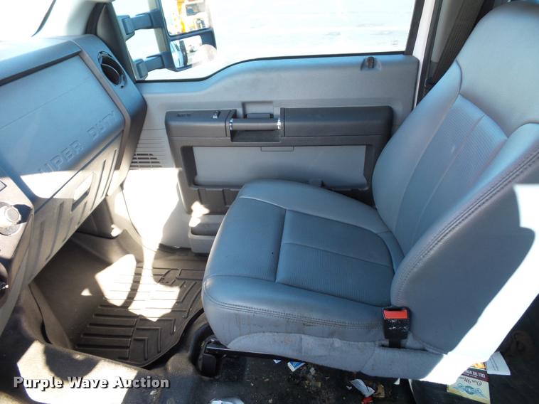 image for item AX9053 2012 Ford F350 Super Duty Crew Cab flatbed pickup truck