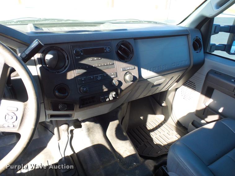 image for item AX9053 2012 Ford F350 Super Duty Crew Cab flatbed pickup truck