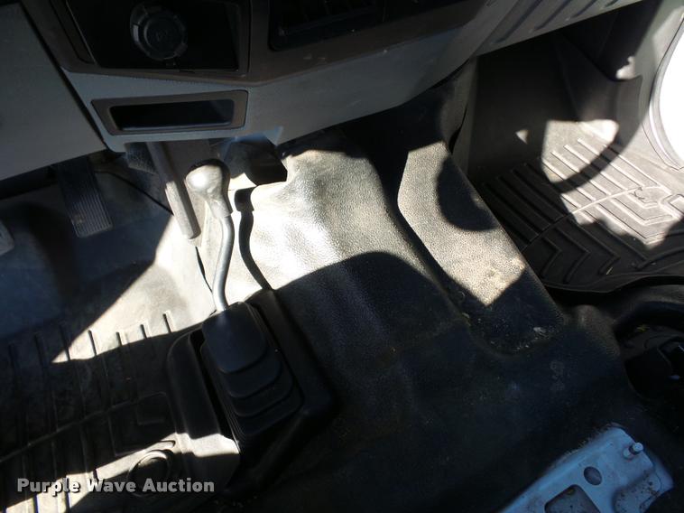 image for item AX9053 2012 Ford F350 Super Duty Crew Cab flatbed pickup truck