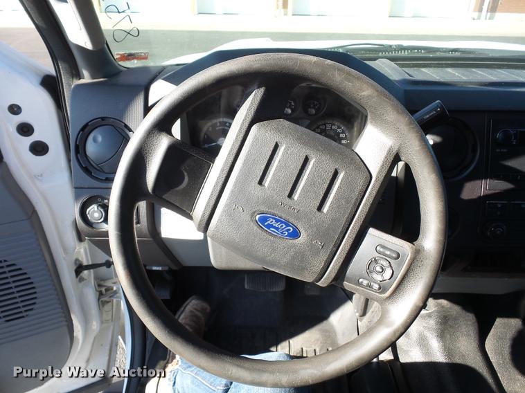 image for item AX9053 2012 Ford F350 Super Duty Crew Cab flatbed pickup truck