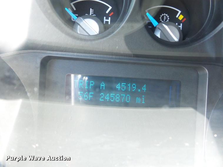 image for item AX9053 2012 Ford F350 Super Duty Crew Cab flatbed pickup truck