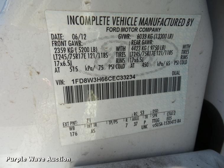 image for item AX9053 2012 Ford F350 Super Duty Crew Cab flatbed pickup truck