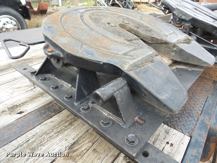 image for item BW9548 Holland fifth wheel plate with fixed mounting bracket