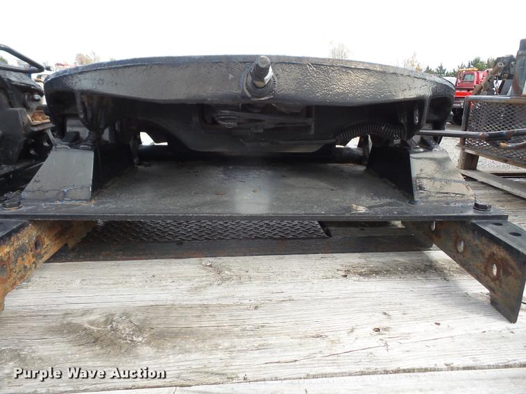 image for item BW9548 Holland fifth wheel plate with fixed mounting bracket