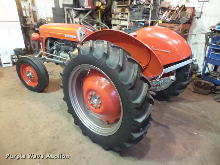 image for item BW9560 1950 Ferguson TO-20 tractor