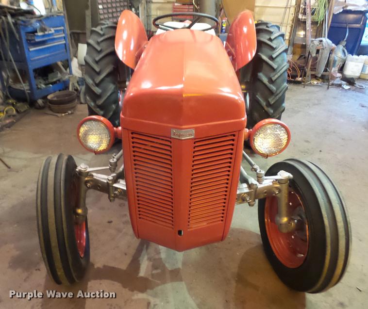 image for item BW9560 1950 Ferguson TO-20 tractor