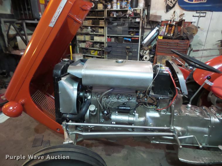 image for item BW9560 1950 Ferguson TO-20 tractor