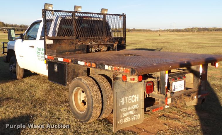 image for item BZ9241 2007 Chevrolet Silverado 3500HD Ext. Cab flatbed pickup truck