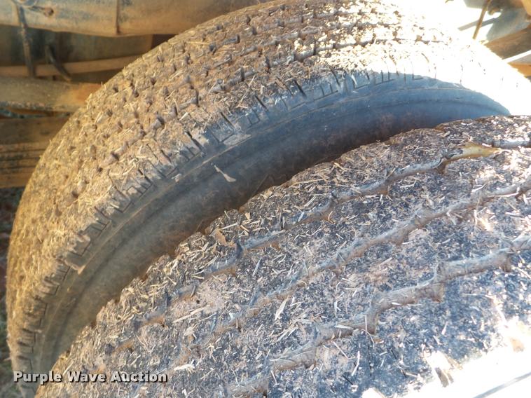 image for item BZ9241 2007 Chevrolet Silverado 3500HD Ext. Cab flatbed pickup truck