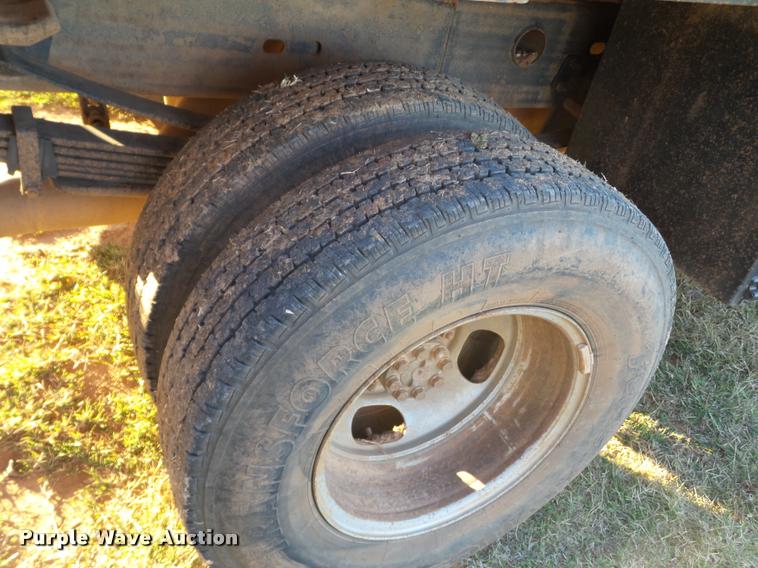 image for item BZ9241 2007 Chevrolet Silverado 3500HD Ext. Cab flatbed pickup truck