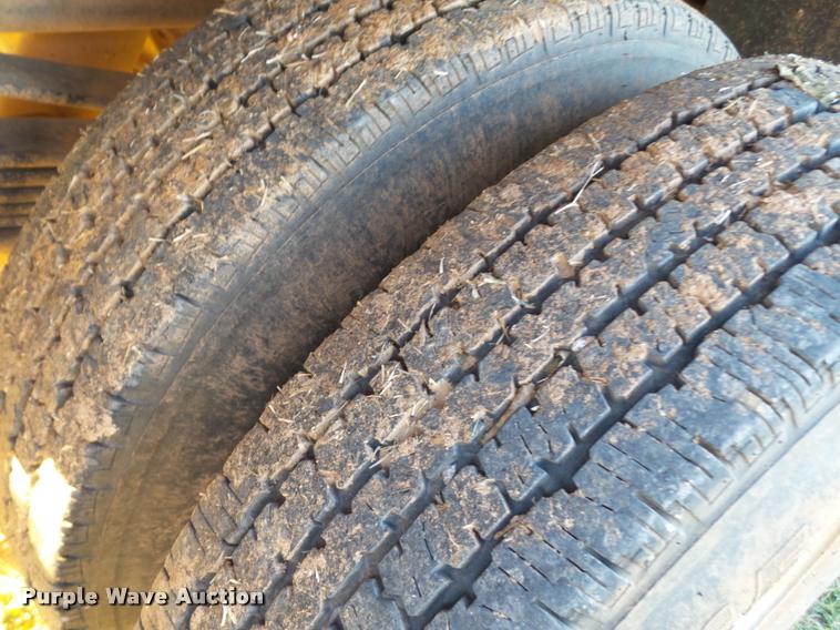 image for item BZ9241 2007 Chevrolet Silverado 3500HD Ext. Cab flatbed pickup truck