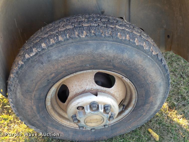 image for item BZ9241 2007 Chevrolet Silverado 3500HD Ext. Cab flatbed pickup truck