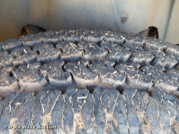 image for item BZ9241 2007 Chevrolet Silverado 3500HD Ext. Cab flatbed pickup truck