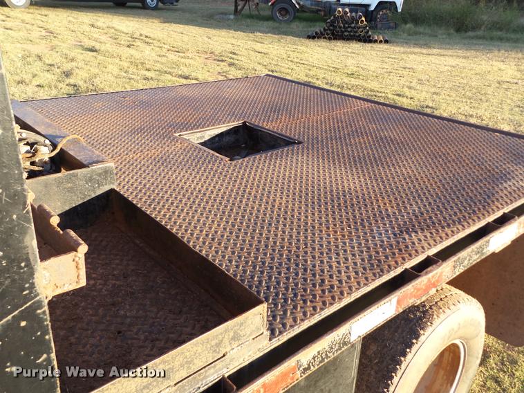 image for item BZ9241 2007 Chevrolet Silverado 3500HD Ext. Cab flatbed pickup truck