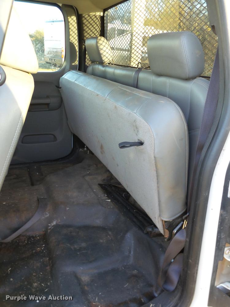 image for item BZ9241 2007 Chevrolet Silverado 3500HD Ext. Cab flatbed pickup truck