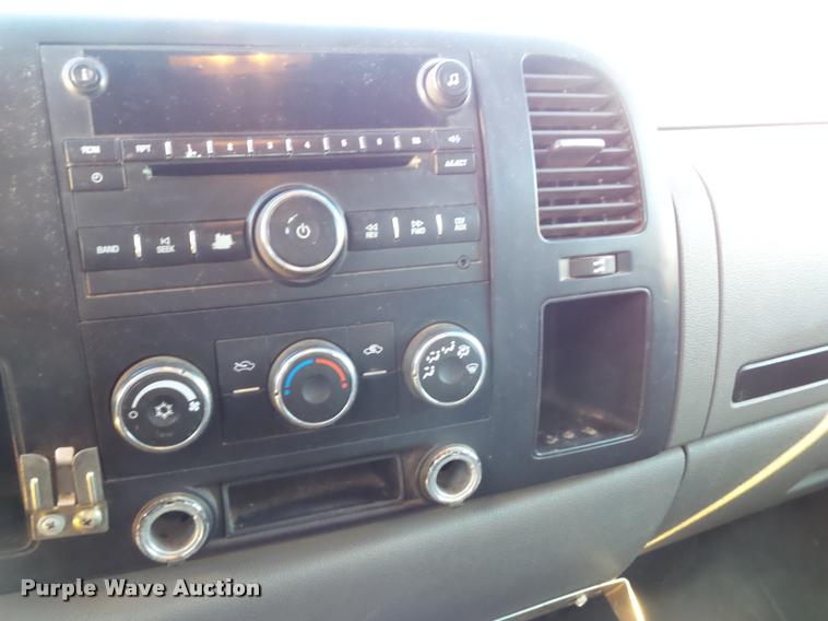 image for item BZ9241 2007 Chevrolet Silverado 3500HD Ext. Cab flatbed pickup truck