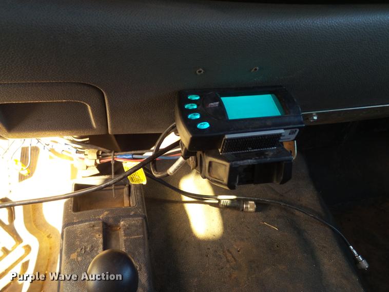 image for item BZ9241 2007 Chevrolet Silverado 3500HD Ext. Cab flatbed pickup truck