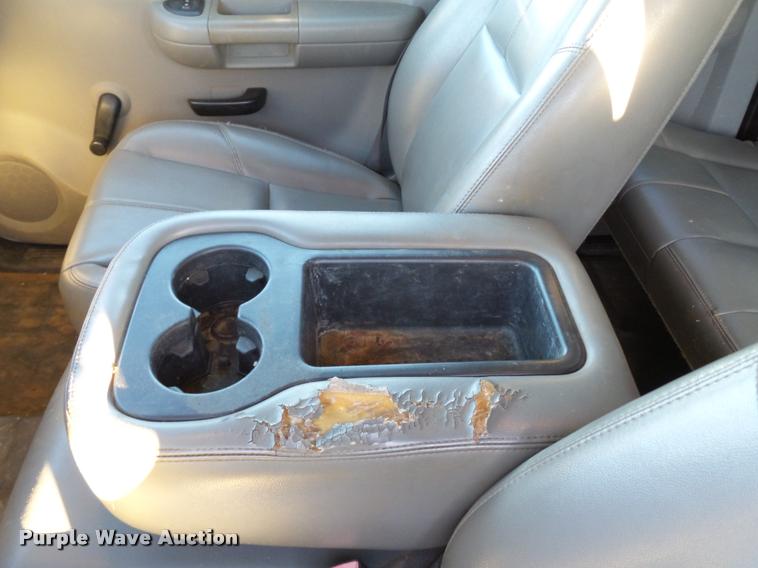 image for item BZ9241 2007 Chevrolet Silverado 3500HD Ext. Cab flatbed pickup truck