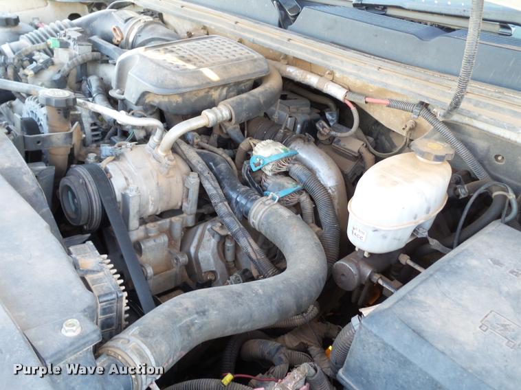 image for item BZ9241 2007 Chevrolet Silverado 3500HD Ext. Cab flatbed pickup truck