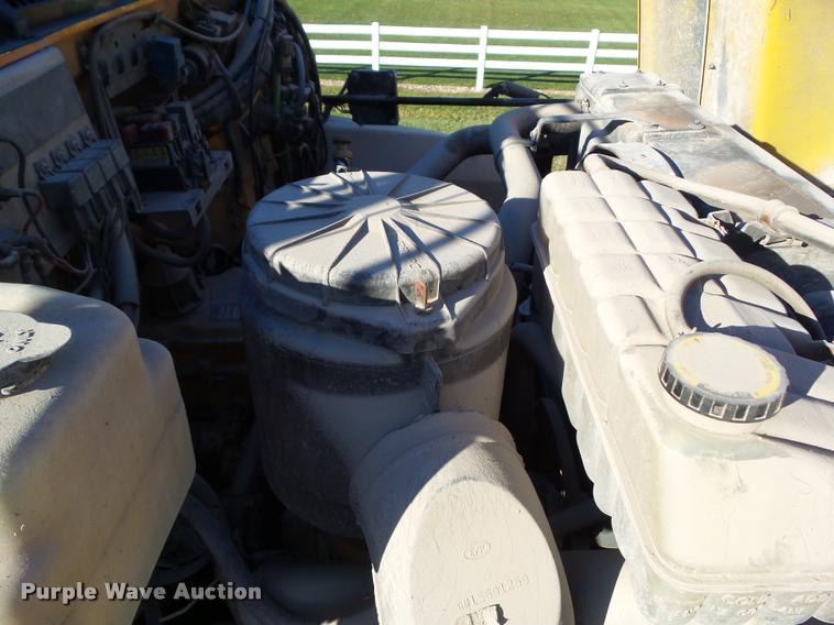 image for item BZ9939 2000 Chevrolet C7500 flatbed truck