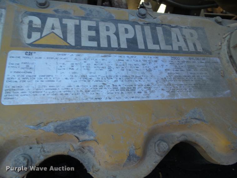 image for item BZ9939 2000 Chevrolet C7500 flatbed truck