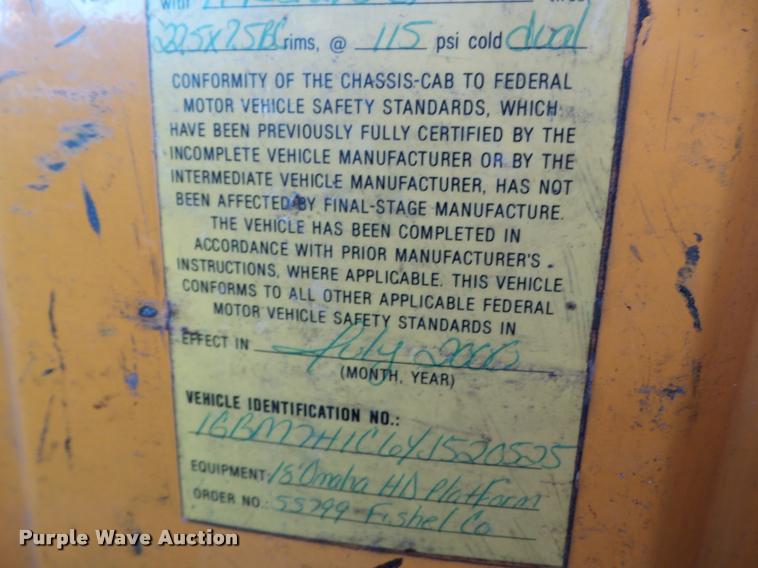 image for item BZ9939 2000 Chevrolet C7500 flatbed truck