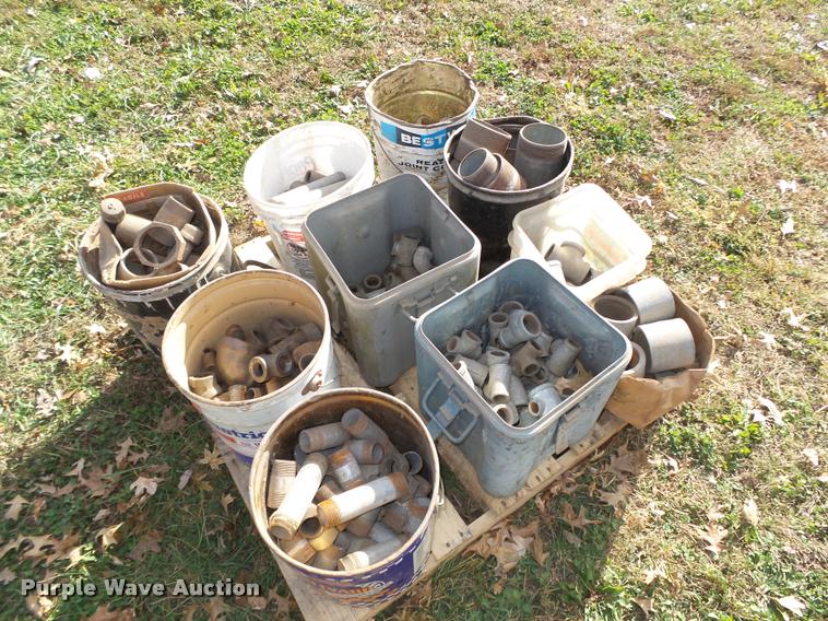 image for item CA9282 Black and galvanized pipe fittings