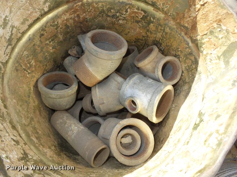 image for item CA9282 Black and galvanized pipe fittings