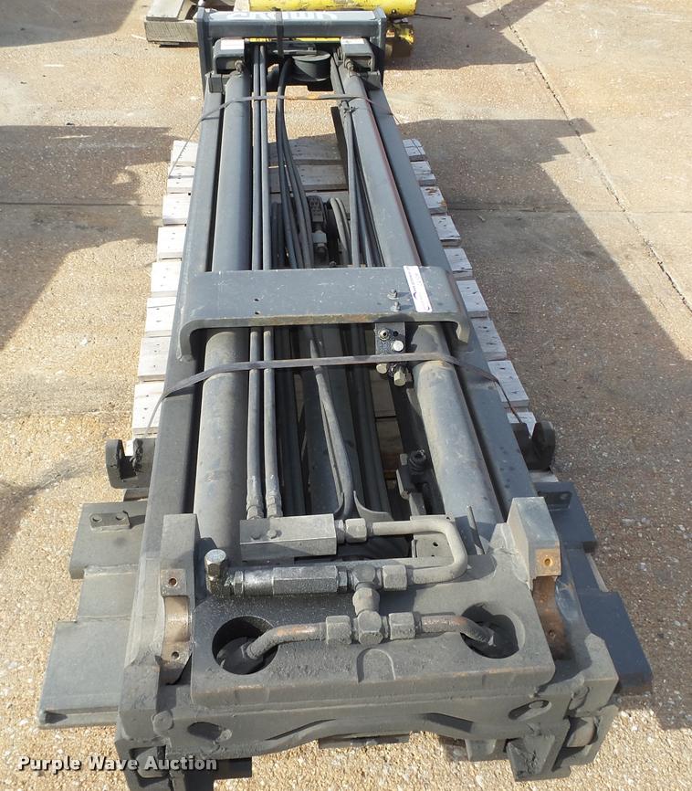 image for item CA9296 Crown forklift straight mast