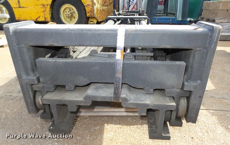 image for item CA9296 Crown forklift straight mast