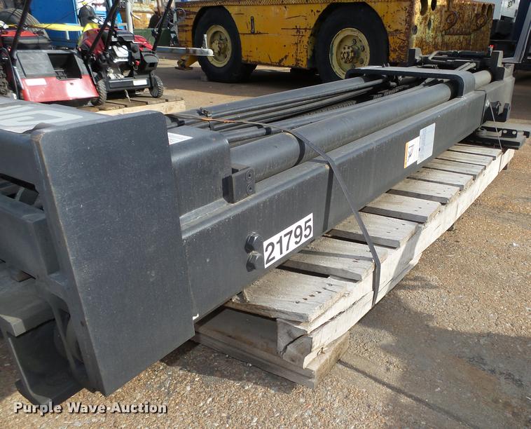 image for item CA9296 Crown forklift straight mast