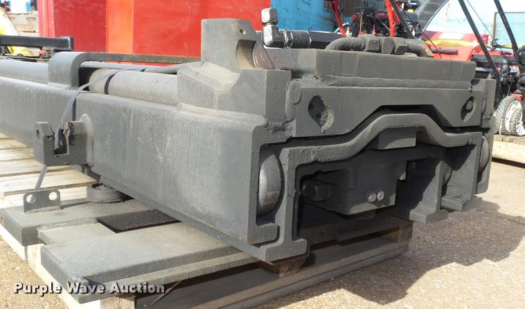 image for item CA9296 Crown forklift straight mast