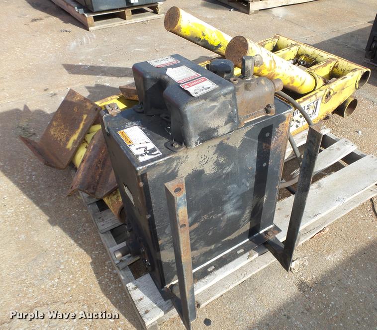 image for item CA9297 Scott two ram hoist and hydraulic tank