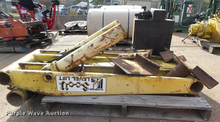 image for item CA9297 Scott two ram hoist and hydraulic tank