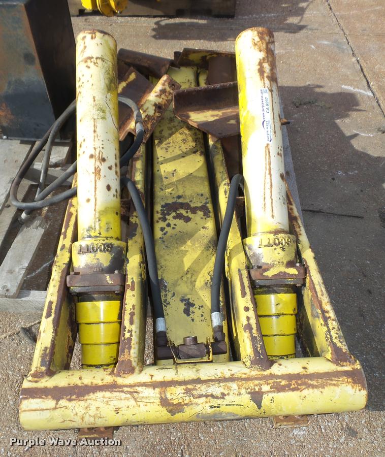image for item CA9297 Scott two ram hoist and hydraulic tank