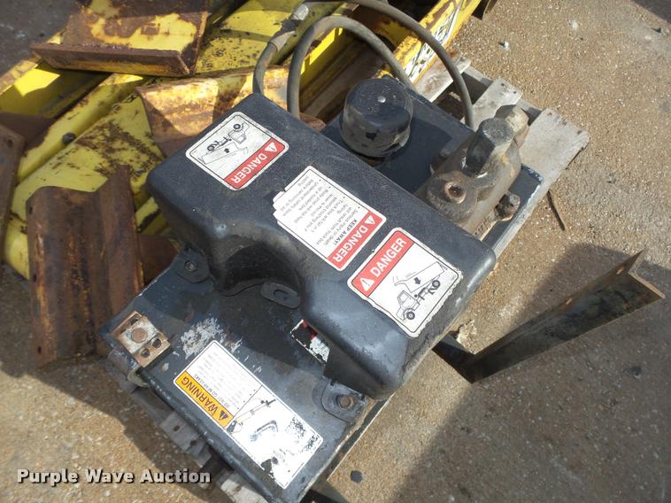 image for item CA9297 Scott two ram hoist and hydraulic tank