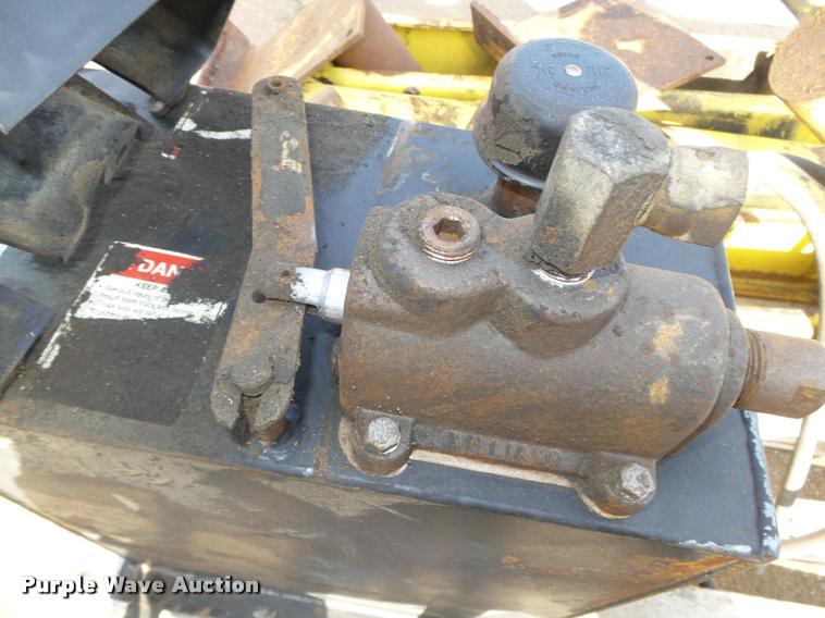 image for item CA9297 Scott two ram hoist and hydraulic tank