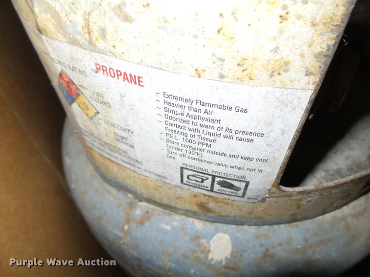 image for item CA9318 (11) propane forklift bottles