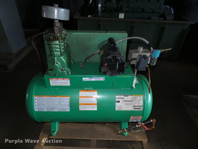 image for item CA9324 2001 Melben air compressor