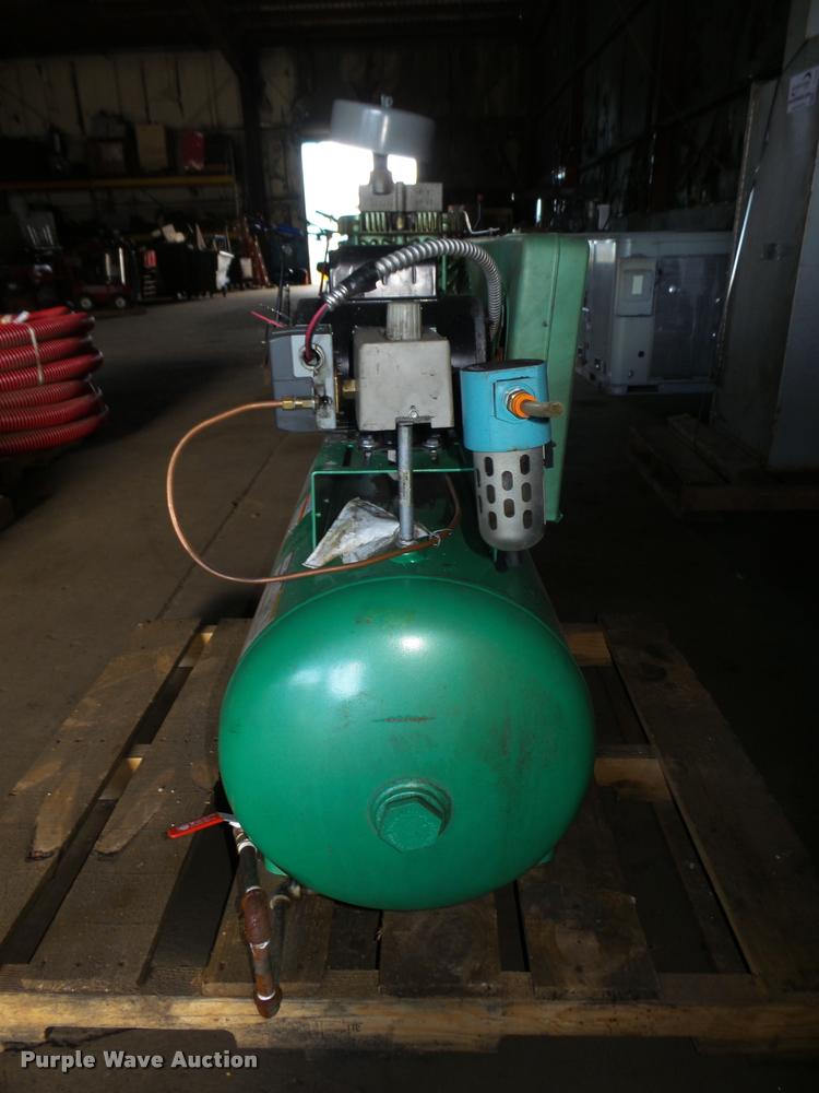 image for item CA9324 2001 Melben air compressor