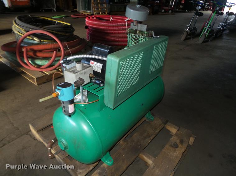 image for item CA9324 2001 Melben air compressor