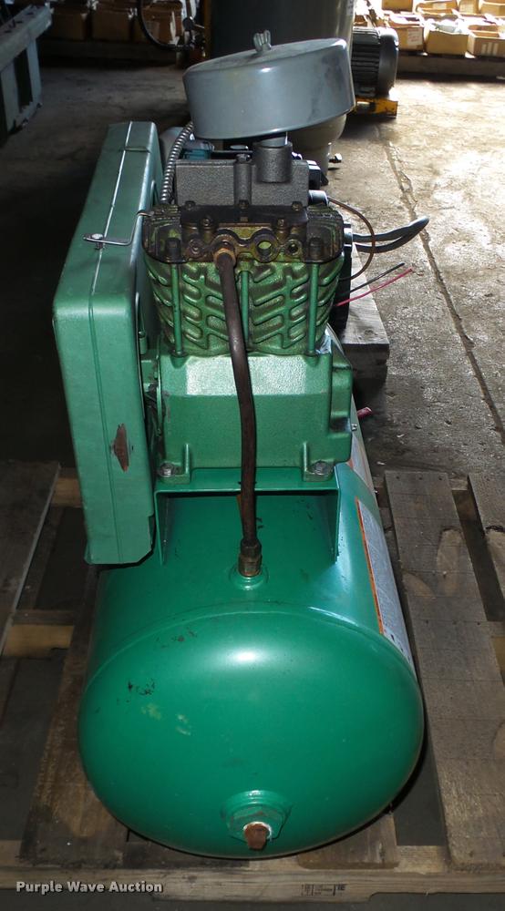 image for item CA9324 2001 Melben air compressor