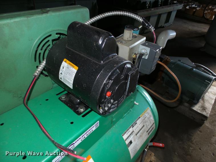 image for item CA9324 2001 Melben air compressor