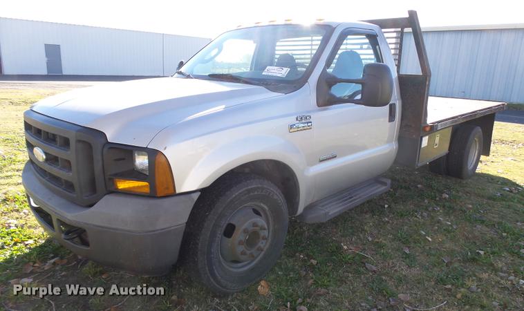 image for item DA2039 2006 Ford F350 Super Duty flatbed pickup truck