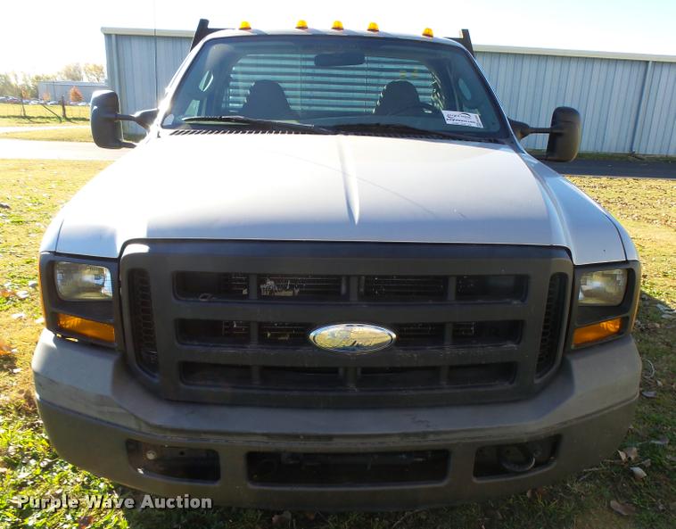 image for item DA2039 2006 Ford F350 Super Duty flatbed pickup truck