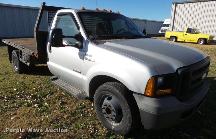 image for item DA2039 2006 Ford F350 Super Duty flatbed pickup truck